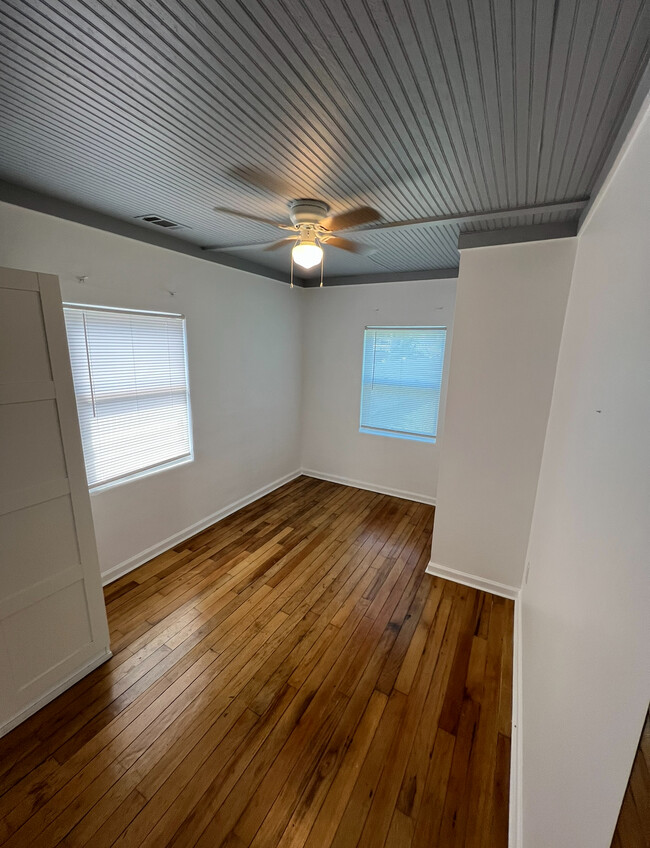 Photo - 412 Riverside Dr