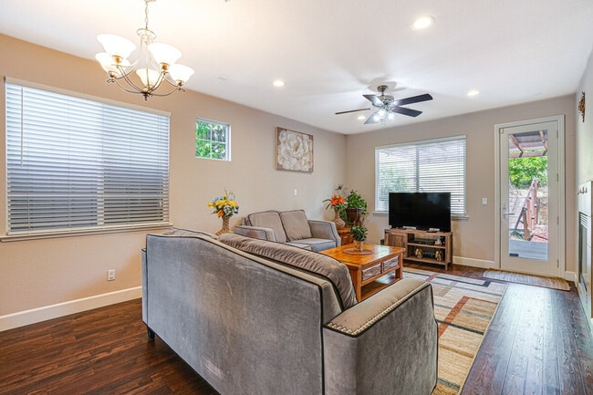 Photo - 140 Lawlor Ct Unit ID1307443P