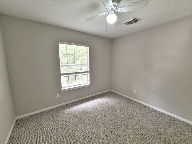 Photo - 20906 Greenfield Trail