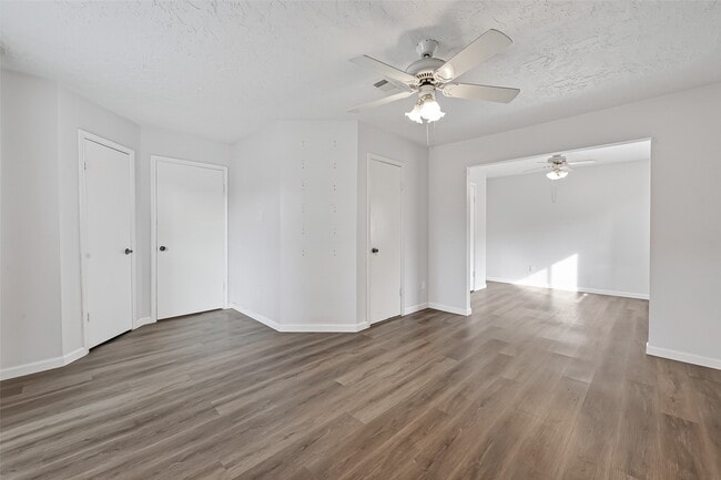 Photo - 22022 Kenlake Dr