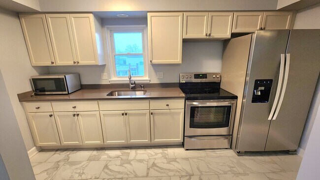 Photo - 1008 N Milwaukee Ave Unit 1