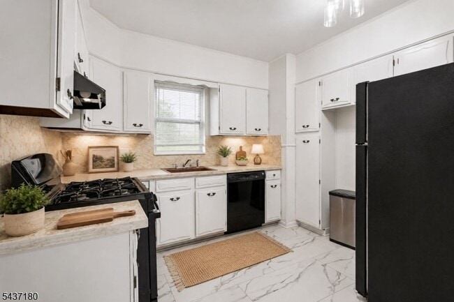 Photo - 225 Ward Pl