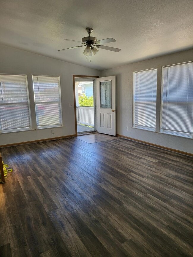 Photo - Look Here! Available 3bd 2ba Home!