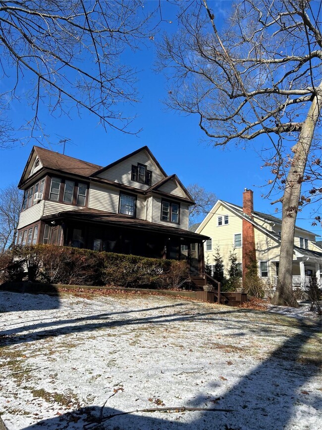 Building Photo - 254 Hempstead Ave Rental