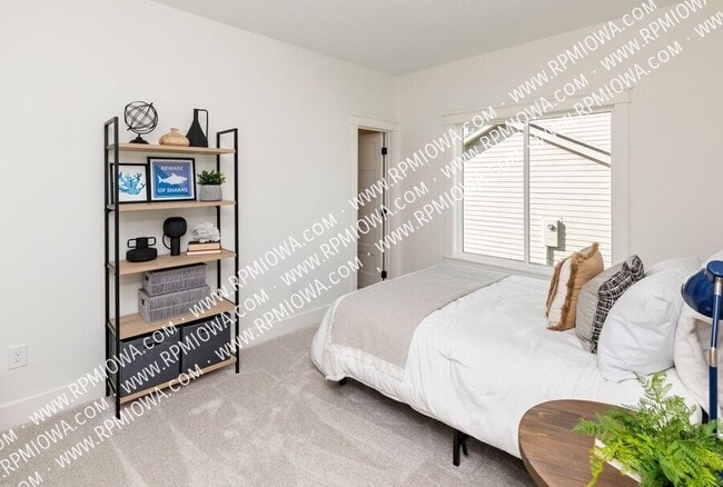 Photo - 440 NW Ashley Cir