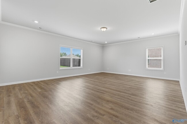 Photo - 212 Paladin St