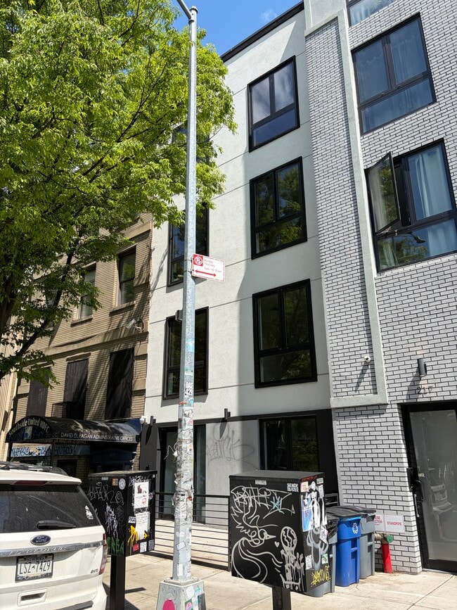 Photo - 215 S 4th St
