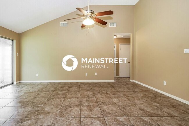 Photo - 4 Bedroom Pet-Friendly Home in Houston, TX with Main Street Renewal