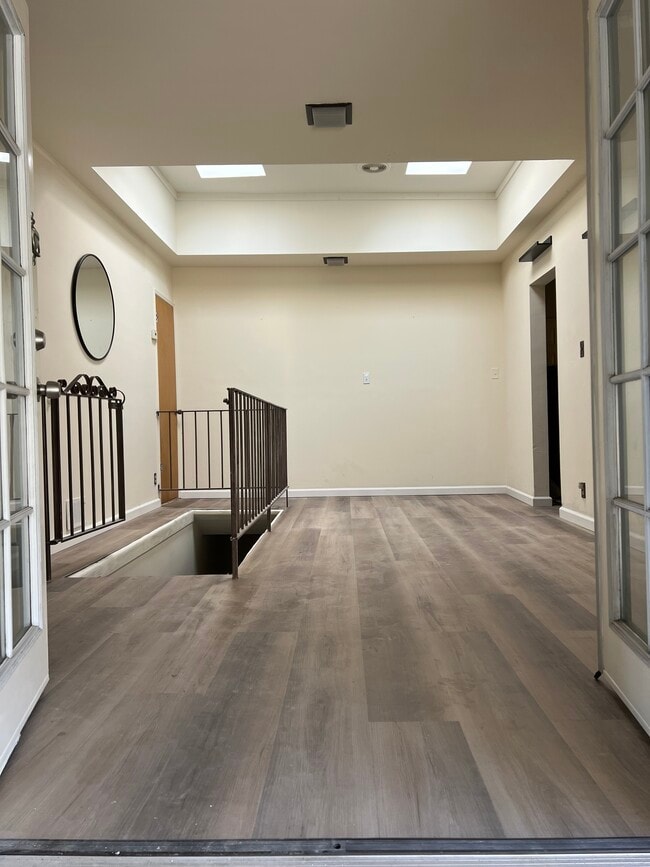 Photo - 12224 Beverly Blvd