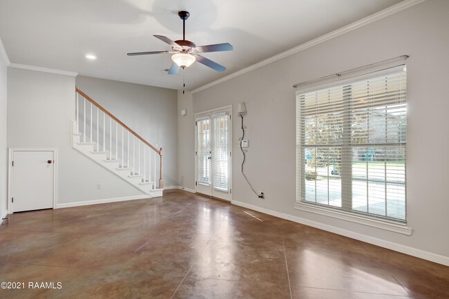 Photo - 124 Deraney Ln