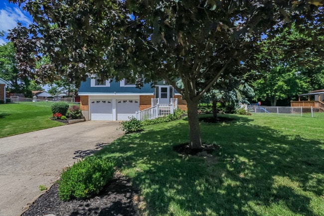 Building Photo - 686 Cloverdale Ave