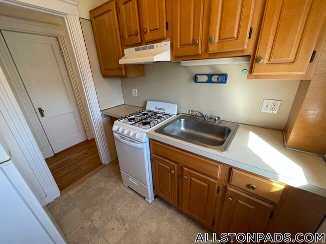 Building Photo - 1152 Commonwealth Ave Rental