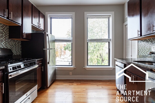 Photo - 638 W Oakdale Ave Unit 2