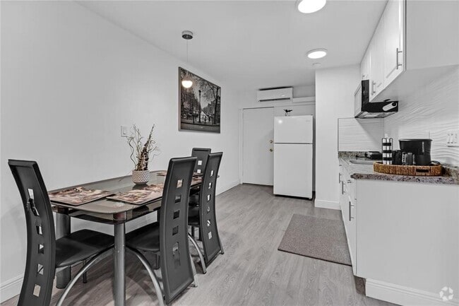 Building Photo - 1165 SW 4th Ter Unit 1 - Efficiency Rental