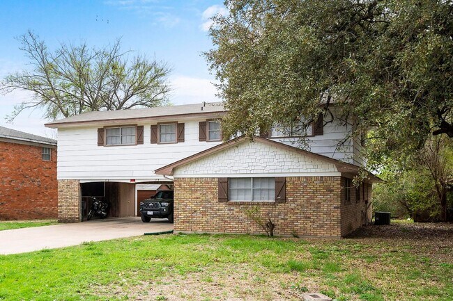 Building Photo - 3715 Ivanhoe Dr Rental
