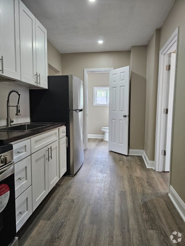 Building Photo - 233 W Madison St Unit 4 Rental