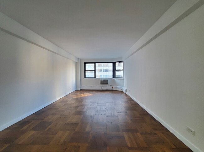 Building Photo - 219 E 69th St Unit 9M Rental