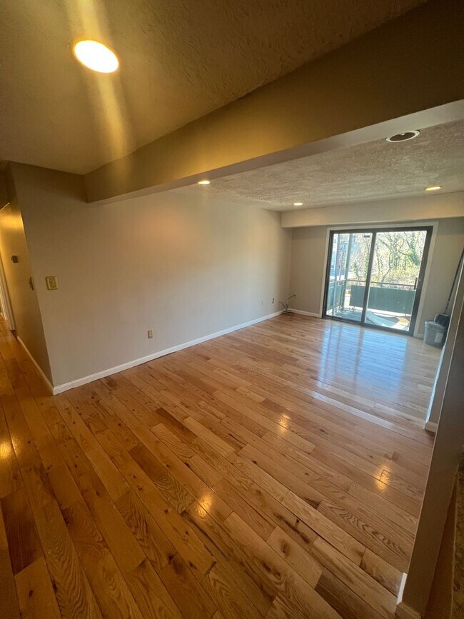 Photo - Cozy 3 Bedroom 1 Bathroom Condo- Conveniently Located at DC line