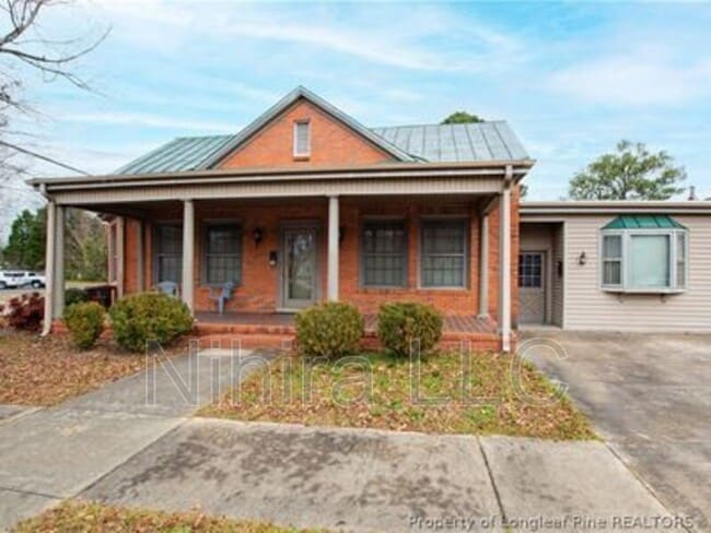 Building Photo - 310 W Broad St Unit B