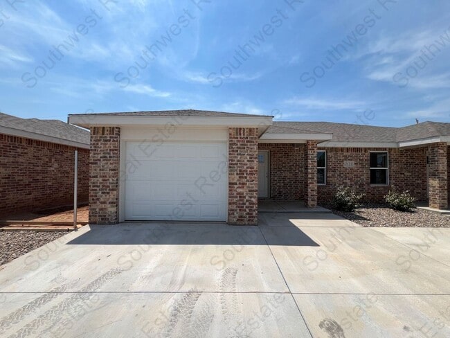 Building Photo - 2121 Bobwhite Ct Unit B Rental