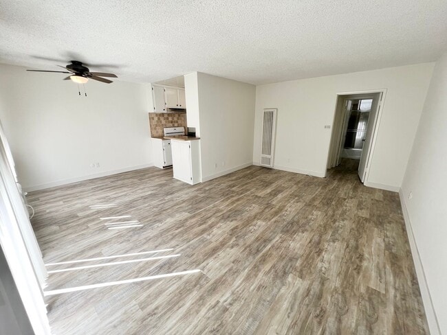 Photo - 3746 S Canfield Ave Unidad 3