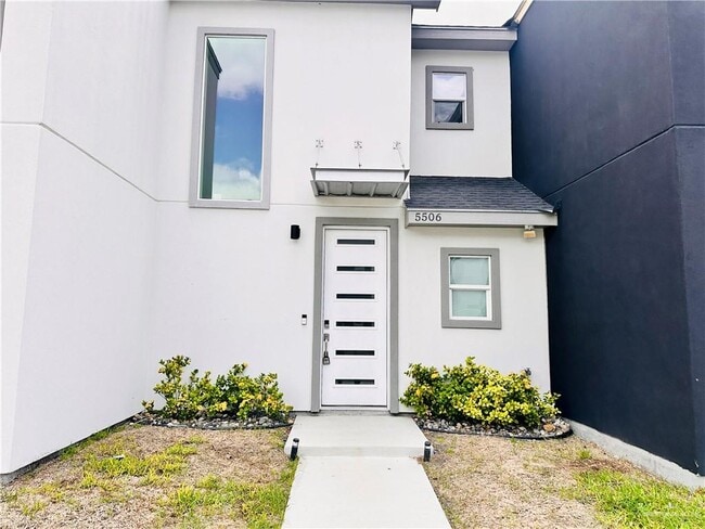 Building Photo - 20 N Crown Point