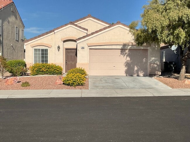 Building Photo - Great 1 story home, 3brs, 2bth, 2cg