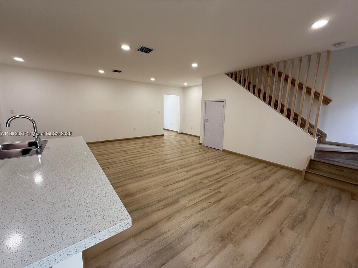 Photo - 936 NW 10th St