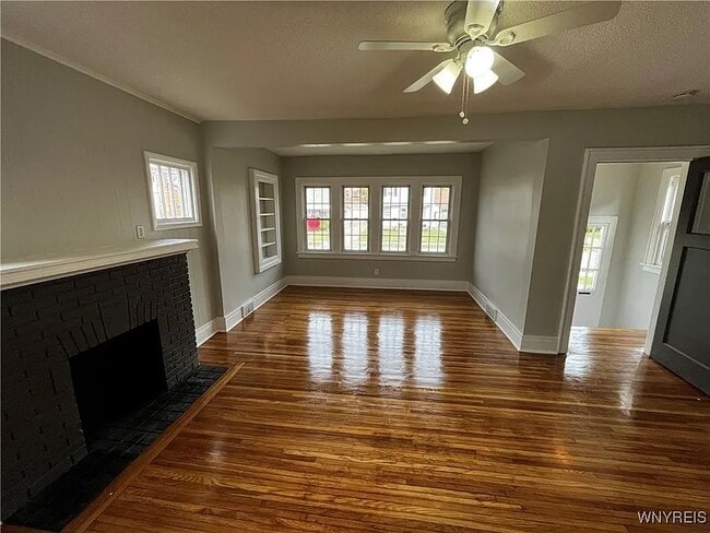 Building Photo - 146 Ramsdell Ave Unit Upper