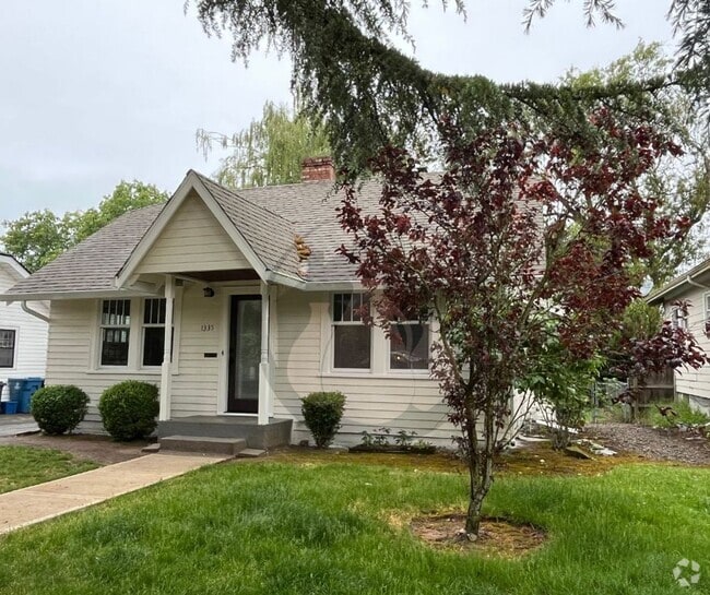 Building Photo - Cute Bungalow in NE Salem - Available Now Rental