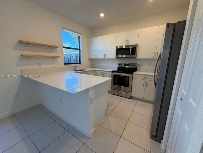 Photo - 909 NE 211th St