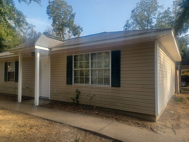 Building Photo - 1204 Jeannie St Rental