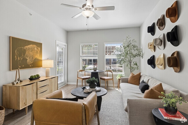 1BR, 1BA - 597SF - Living Room