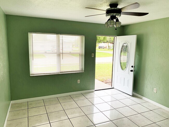 Photo - 7075 47th St N