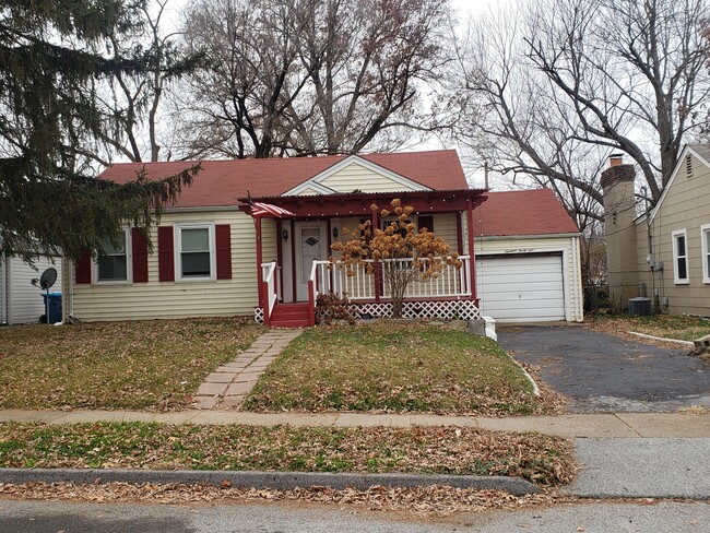 Photo - 1931 Bryant Ave