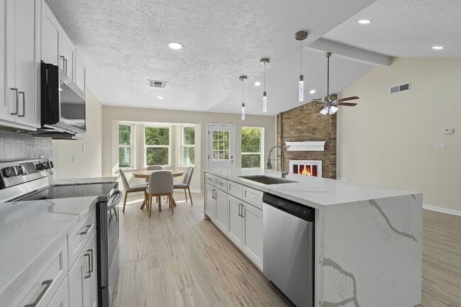 Building Photo - 335 Haymarket Ln