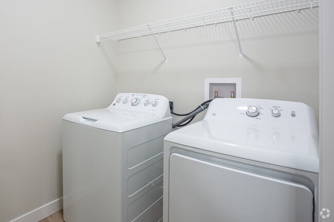 2BR, 2BA - 1089 SF