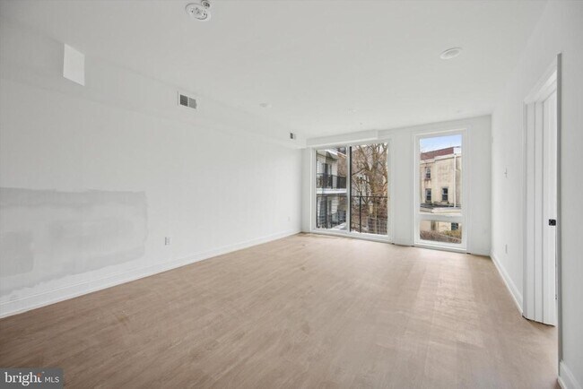 Building Photo - 1614 Ridge Ave Unit 302 Rental