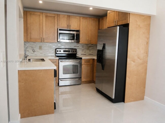 Photo - 454 NE 210th Cir Terrace Unidad 202-7B