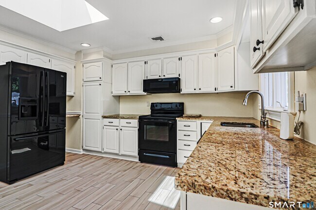 Photo - 8 Woodchuck Ct