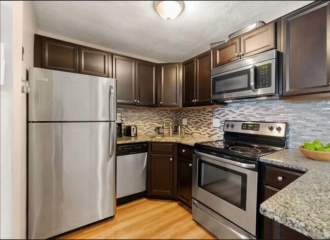 Photo - 20 Radcliffe Rd Unidad 20 Radcliffe, #212