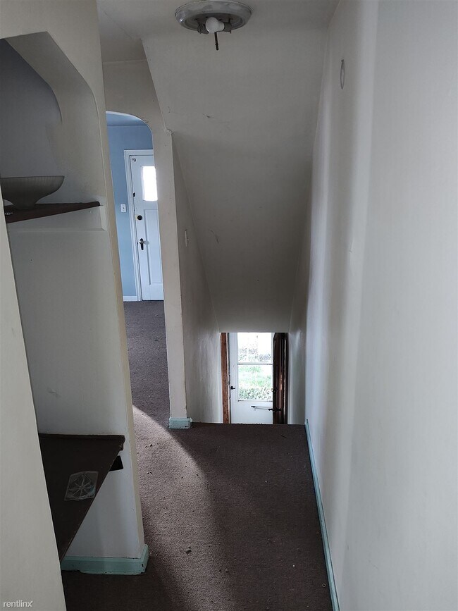 1 br, 1 bath Duplex 1430 Ridge Avenue A Townhome For Rent in Steubenville, OH