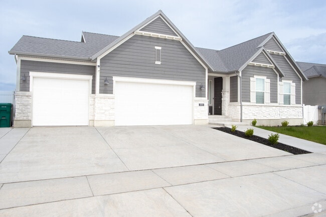 Building Photo - Modern Farmhouse Rambler – 7 Bed, 4 Bath –...