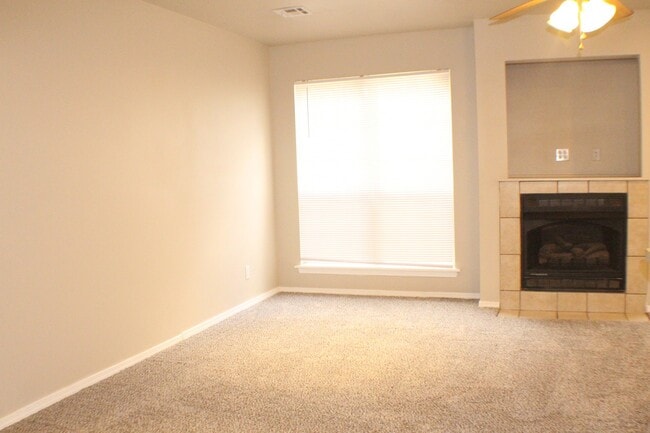 Photo - Adorable 3 bedroom 2.5 bathroom in Jenks!