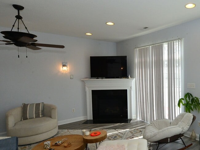 Photo - Beautiful Townhome/condo