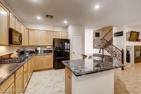 Photo - 27 Desert Gallery St Unit Downstairs Master Suite