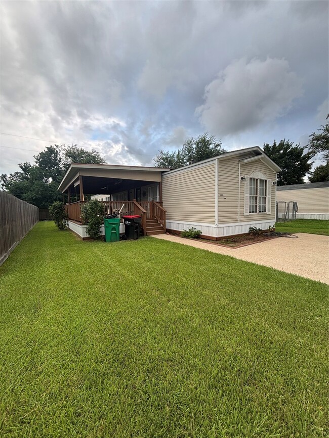 Building Photo - 10010 Cedar Landing Dr Rental