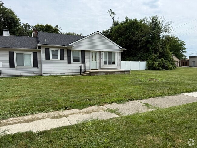 Building Photo - 22420 Lilac St Rental