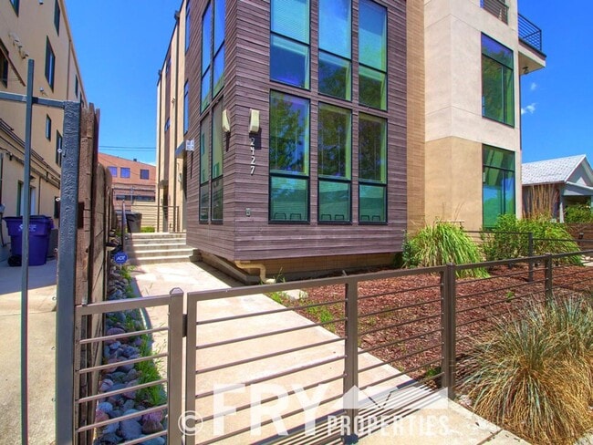 Photo - Spacious Duplex in the Heart of Downtown