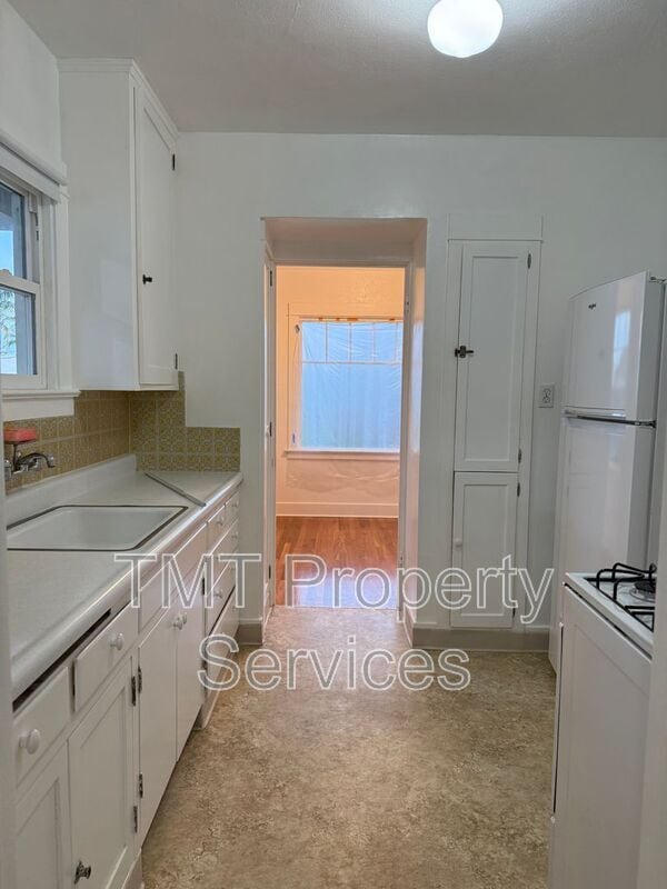 Photo - 619 E Cook St